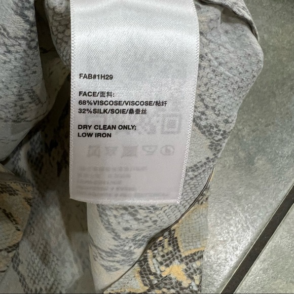 Lafayette 148 Scottie Python Snake Print 100% Silk Button Up Blouse Sz M Party - Picture 5 of 10